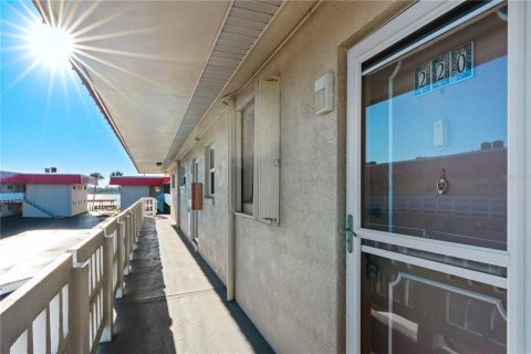 Condo in Daytona Beach, Florida, 2 bedrooms  № 2143623 - photo 3