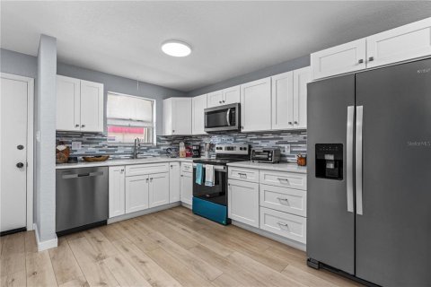 Condo in Daytona Beach, Florida, 2 bedrooms  № 2143623 - photo 14