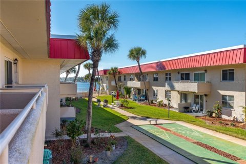 Condo in Daytona Beach, Florida, 2 bedrooms  № 2143623 - photo 9