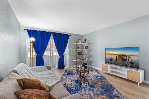 Condo in Daytona Beach, Florida, 2 bedrooms  № 2143623 - photo 5