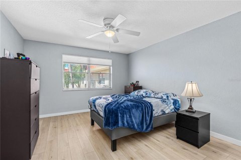 Condo in Daytona Beach, Florida, 2 bedrooms  № 2143623 - photo 17