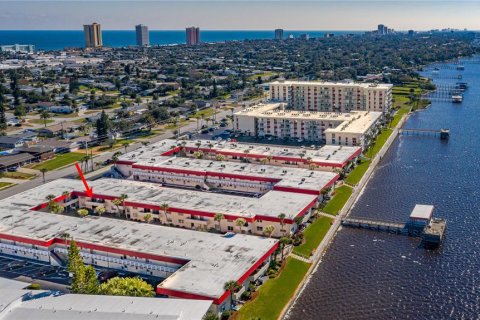 Condo in Daytona Beach, Florida, 2 bedrooms  № 2143623 - photo 2