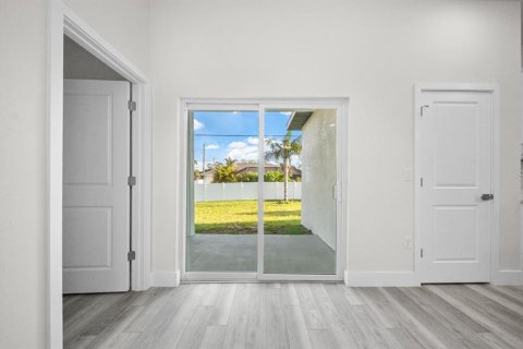 House in Port Charlotte, Florida 4 bedrooms, 157.47 sq.m. № 2104855 - photo 16