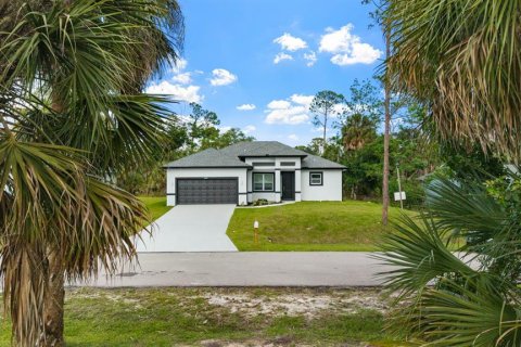 House in Port Charlotte, Florida 4 bedrooms, 157.47 sq.m. № 2104855 - photo 6