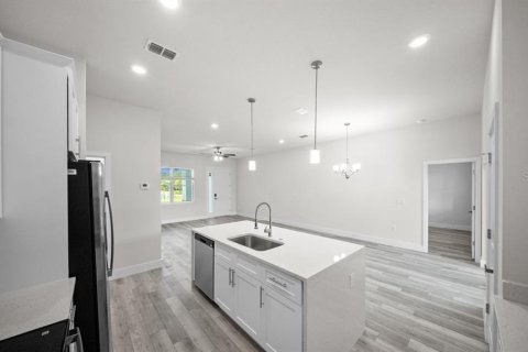 House in Port Charlotte, Florida 4 bedrooms, 157.47 sq.m. № 2104855 - photo 12