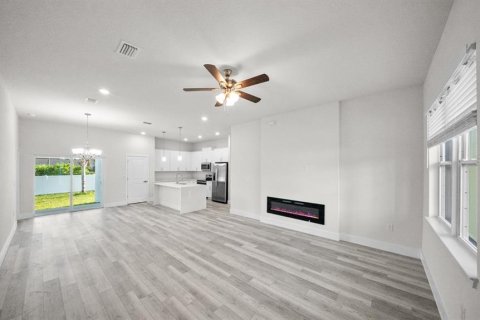 House in Port Charlotte, Florida 4 bedrooms, 157.47 sq.m. № 2104855 - photo 8