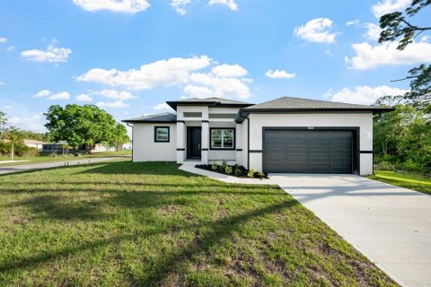 House in Port Charlotte, Florida 4 bedrooms, 157.47 sq.m. № 2104855 - photo 2