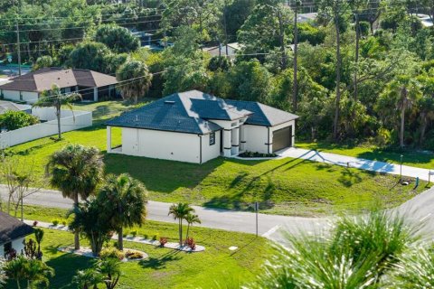 House in Port Charlotte, Florida 4 bedrooms, 157.47 sq.m. № 2104855 - photo 4
