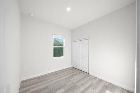 House in Port Charlotte, Florida 4 bedrooms, 157.47 sq.m. № 2104855 - photo 25
