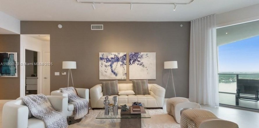 Condo in North Miami Beach, Florida, 2 bedrooms № 1766528