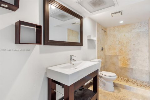 Condo in Miami, Florida, 1 bedroom  № 1864000 - photo 11