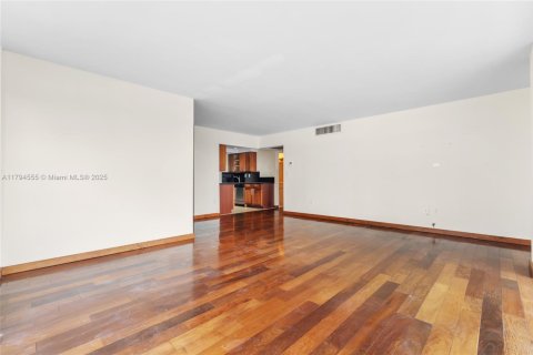 Condo in Miami, Florida, 1 bedroom  № 1864000 - photo 4