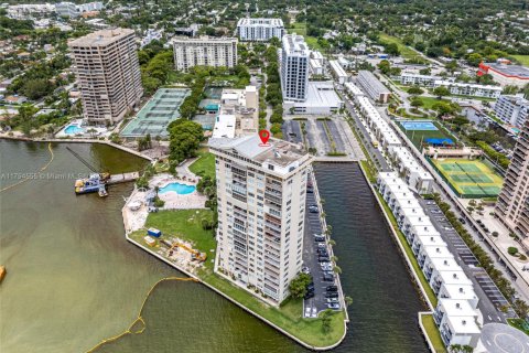 Condo in Miami, Florida, 1 bedroom  № 1864000 - photo 20