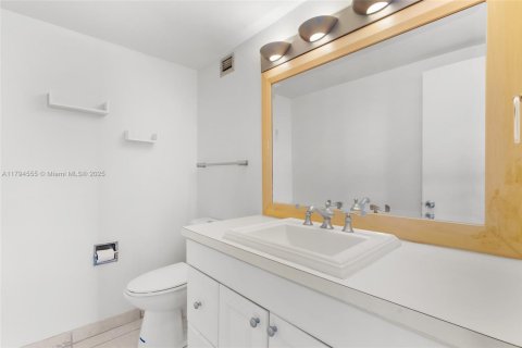 Condo in Miami, Florida, 1 bedroom  № 1864000 - photo 8
