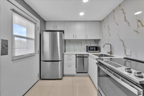 Condominio en alquiler en Aventura, Florida, 2 dormitorios, 92.34 m2 № 1892867 - foto 9