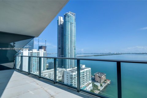 Condo in Miami, Florida, 2 bedrooms  № 1934456 - photo 2
