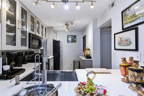 Condo in Boca Raton, Florida, 1 bedroom № 2169856 - photo 12