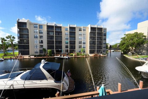 Condo in Boca Raton, Florida, 1 bedroom № 2169856 - photo 9