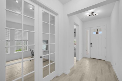 House in Port St. Lucie, Florida 5 bedrooms, 222.41 sq.m. № 1864899 - photo 6