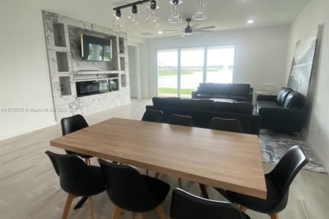House in Port St. Lucie, Florida 5 bedrooms, 222.41 sq.m. № 1864899 - photo 12