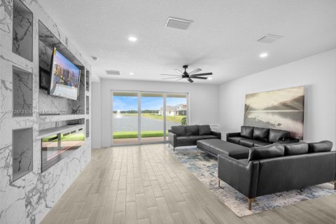 House in Port St. Lucie, Florida 5 bedrooms, 222.41 sq.m. № 1864899 - photo 25