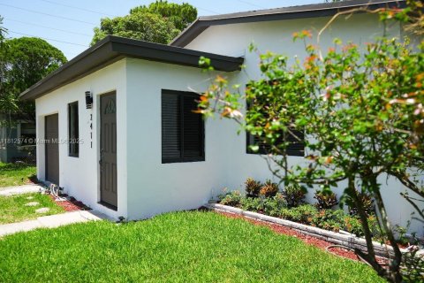 Casa en venta en Fort Lauderdale, Florida, 4 dormitorios, 88.72 m2 № 1759131 - foto 3