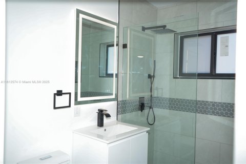 Casa en venta en Fort Lauderdale, Florida, 4 dormitorios, 88.72 m2 № 1759131 - foto 20