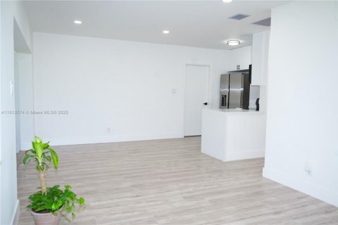 Casa en venta en Fort Lauderdale, Florida, 4 dormitorios, 88.72 m2 № 1759131 - foto 16