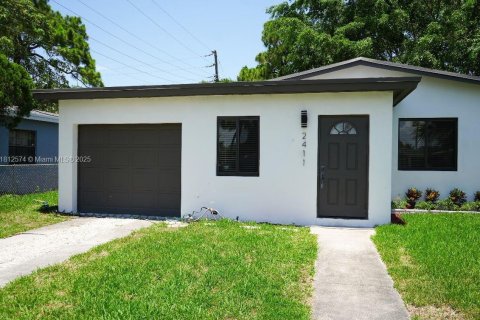 Casa en venta en Fort Lauderdale, Florida, 4 dormitorios, 88.72 m2 № 1759131 - foto 1