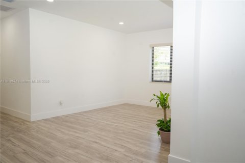 Casa en venta en Fort Lauderdale, Florida, 4 dormitorios, 88.72 m2 № 1759131 - foto 10