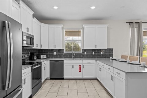 House in Davenport, Florida 6 bedrooms, 310.2 sq.m. № 1750783 - photo 3