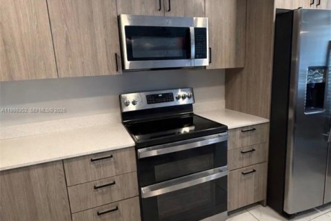 Купить таунхаус в Хомстед, Флорида 4 спальни, 129.88м2, № 2063596 - фото 2