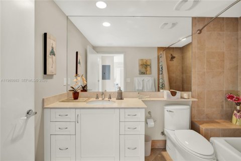 Condo in Fort Lauderdale, Florida, 2 bedrooms  № 2023606 - photo 12