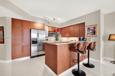 Condo in Fort Lauderdale, Florida, 2 bedrooms  № 2023606 - photo 2