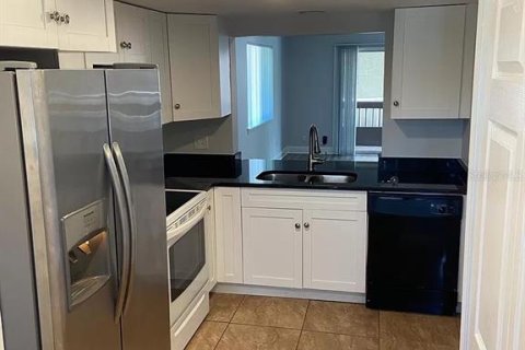 Apartamento en alquiler en Tampa, Florida, 2 dormitorios, 99.22 m2 № 1872925 - foto 3