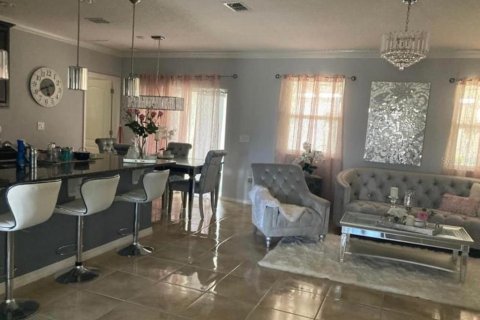 Villa ou maison à louer à Dundee, Floride: 2 chambres, 148.64 m2 № 2387531 - photo 4