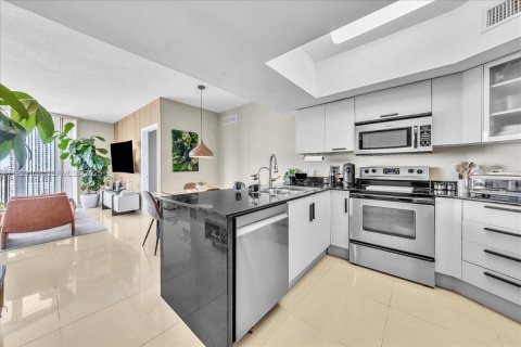 Condominio en venta en Miami, Florida, 2 dormitorios, 97.36 m2 № 1976568 - foto 4