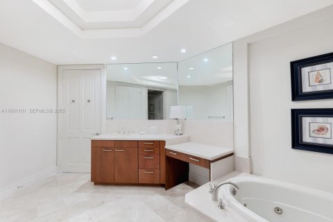 Copropriété à vendre à Bal Harbour, Floride: 3 chambres, 288.46 m2 № 1992600 - photo 12