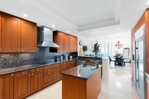 Copropriété à vendre à Bal Harbour, Floride: 3 chambres, 288.46 m2 № 1992600 - photo 6