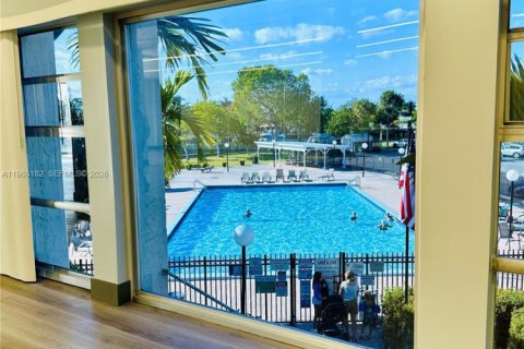 Condominio en venta en Hallandale Beach, Florida, 2 dormitorios, 112.41 m2 № 2027052 - foto 27