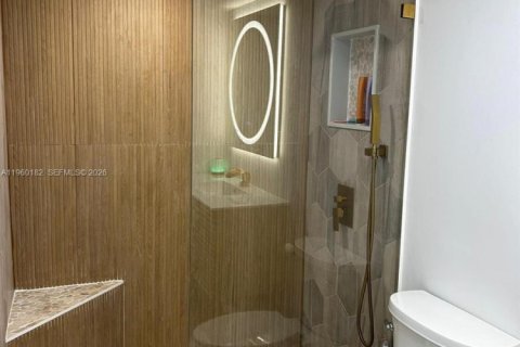Condominio en venta en Hallandale Beach, Florida, 2 dormitorios, 112.41 m2 № 2027052 - foto 10