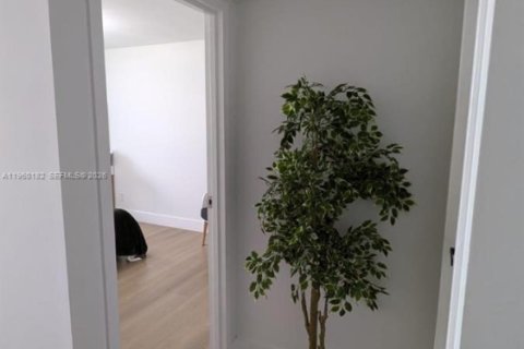 Condominio en venta en Hallandale Beach, Florida, 2 dormitorios, 112.41 m2 № 2027052 - foto 12