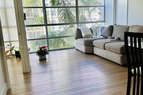 Condominio en venta en Hallandale Beach, Florida, 2 dormitorios, 112.41 m2 № 2027052 - foto 8