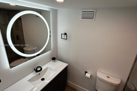 Condominio en venta en Hallandale Beach, Florida, 2 dormitorios, 112.41 m2 № 2027052 - foto 14