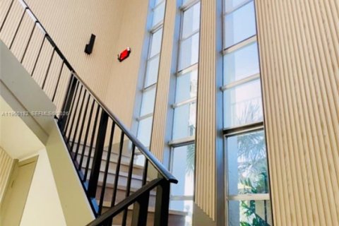 Condominio en venta en Hallandale Beach, Florida, 2 dormitorios, 112.41 m2 № 2027052 - foto 21