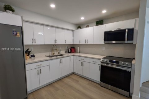 Condominio en venta en Hallandale Beach, Florida, 2 dormitorios, 112.41 m2 № 2027052 - foto 9