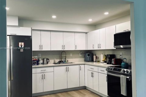 Condominio en venta en Hallandale Beach, Florida, 2 dormitorios, 112.41 m2 № 2027052 - foto 17