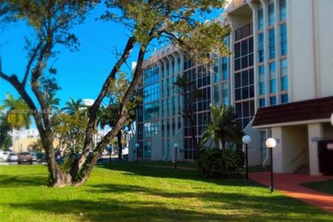 Condominio en venta en Hallandale Beach, Florida, 2 dormitorios, 112.41 m2 № 2027052 - foto 3