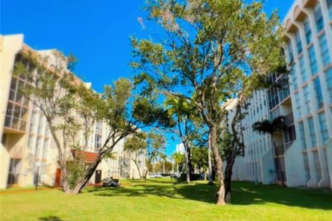 Condominio en venta en Hallandale Beach, Florida, 2 dormitorios, 112.41 m2 № 2027052 - foto 4