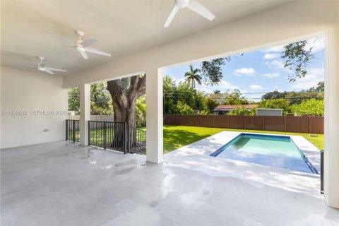 Villa ou maison à vendre à Biscayne Park, Floride: 4 chambres, 163.69 m2 № 1996168 - photo 5